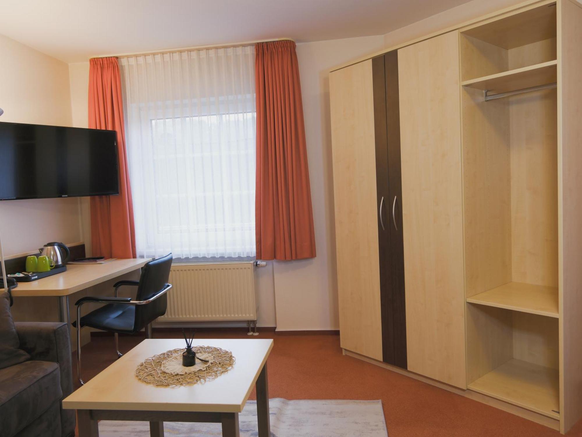 Hotel Burgklause Nickenich Exteriör bild