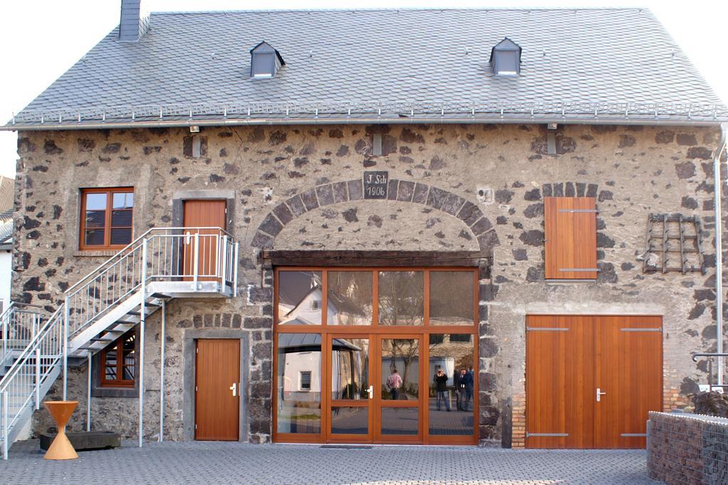 Hotel Burgklause Nickenich Exteriör bild