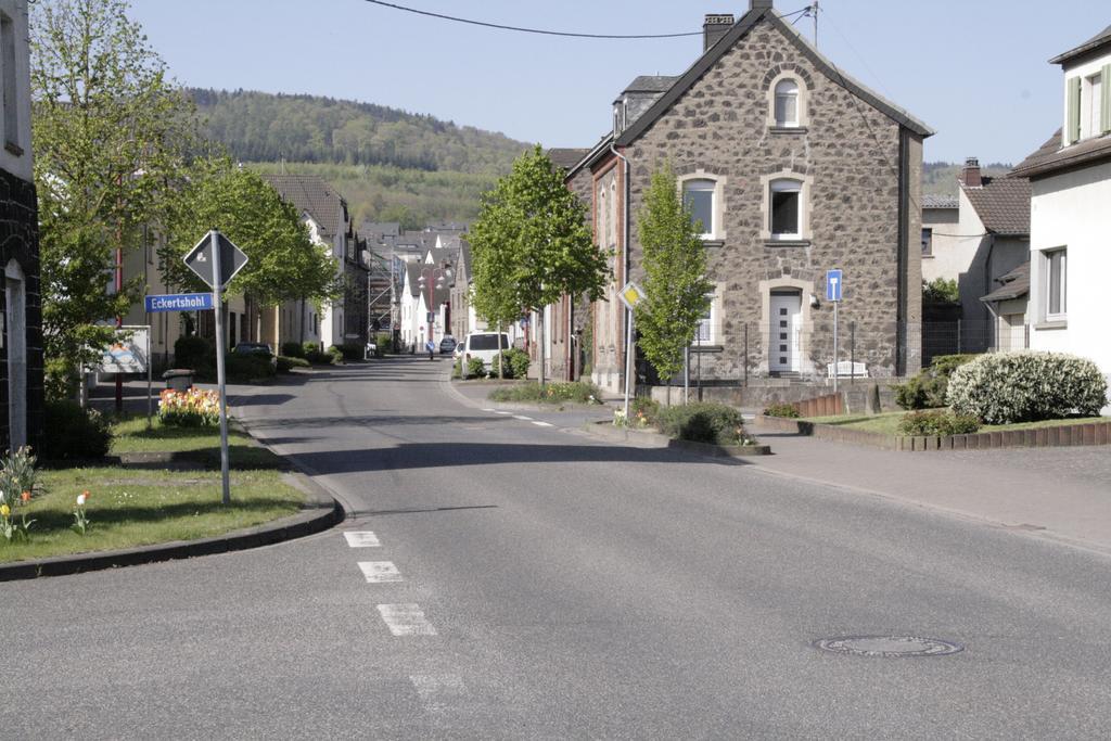 Hotel Burgklause Nickenich Exteriör bild