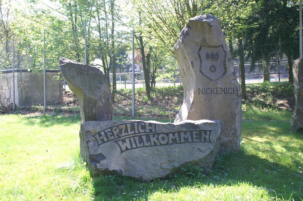 Hotel Burgklause Nickenich Exteriör bild